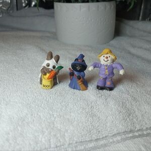 Hallmark Halloween Merry Miniatures Ghost Bunny Scarecrow Cat Witch Russ Berrie